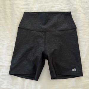 ALO Yoga Women's Black Patterned Bike Shorts